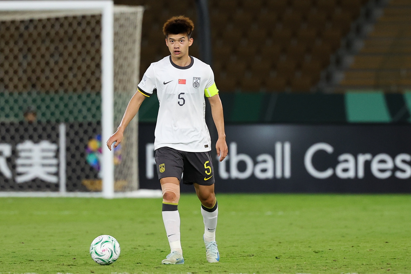 国足半场0-0泰国,刘浩帆禁区内失误险酿大祸 国足半场0-0泰国,刘浩帆禁区内失误险酿大祸