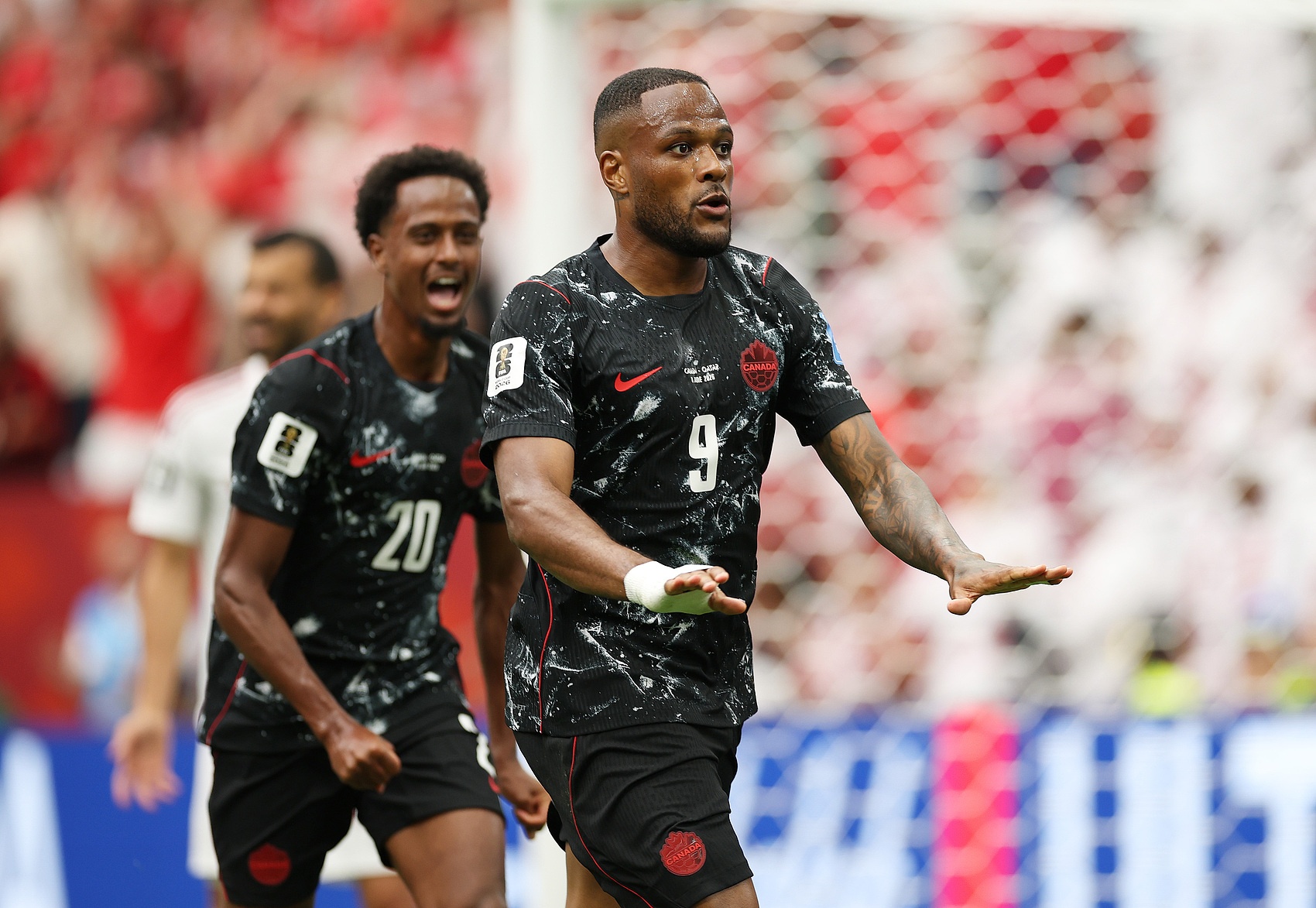 戴维双响拉林连场破门 加拿大半场3-0十人卡塔尔