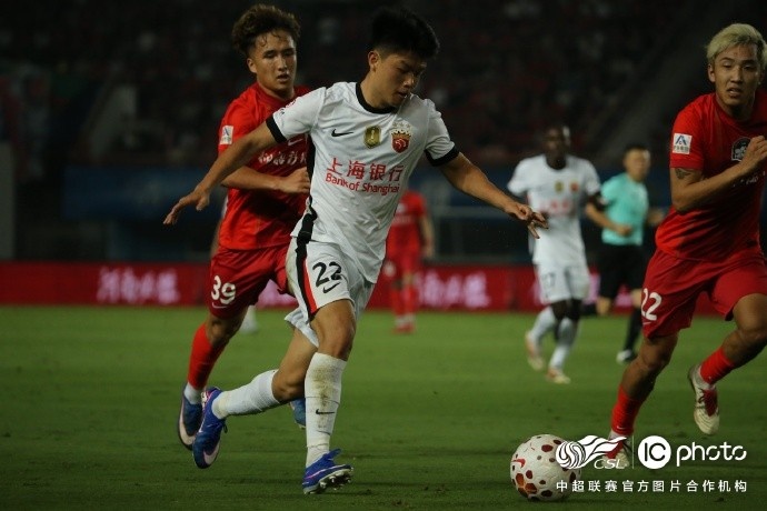 海港客场2-1逆转河南,替补克劳德头槌制胜 海港客场2-1逆转河南,替补克劳德头槌制胜