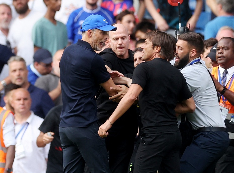 孔蒂谈图赫尔换人失误：球员理解为防守信号，导致僵化
